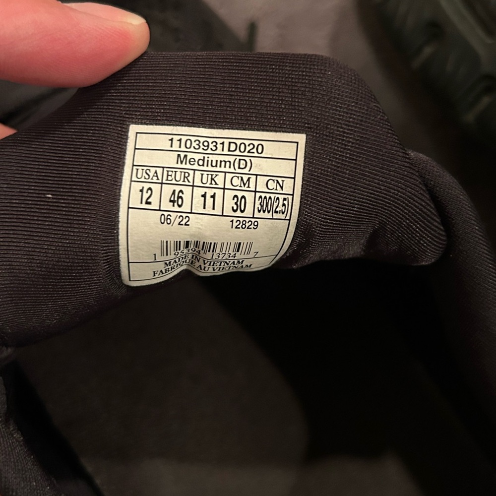 Brooks Men's Black Athletic Shoes - Picture 5 of 5